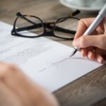Firma su documento aziendale con penna stilografica, falsificazione e validità legale