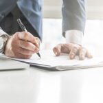 Firma di accordo di ristrutturazione debiti tra creditori e debitore presso studio legale